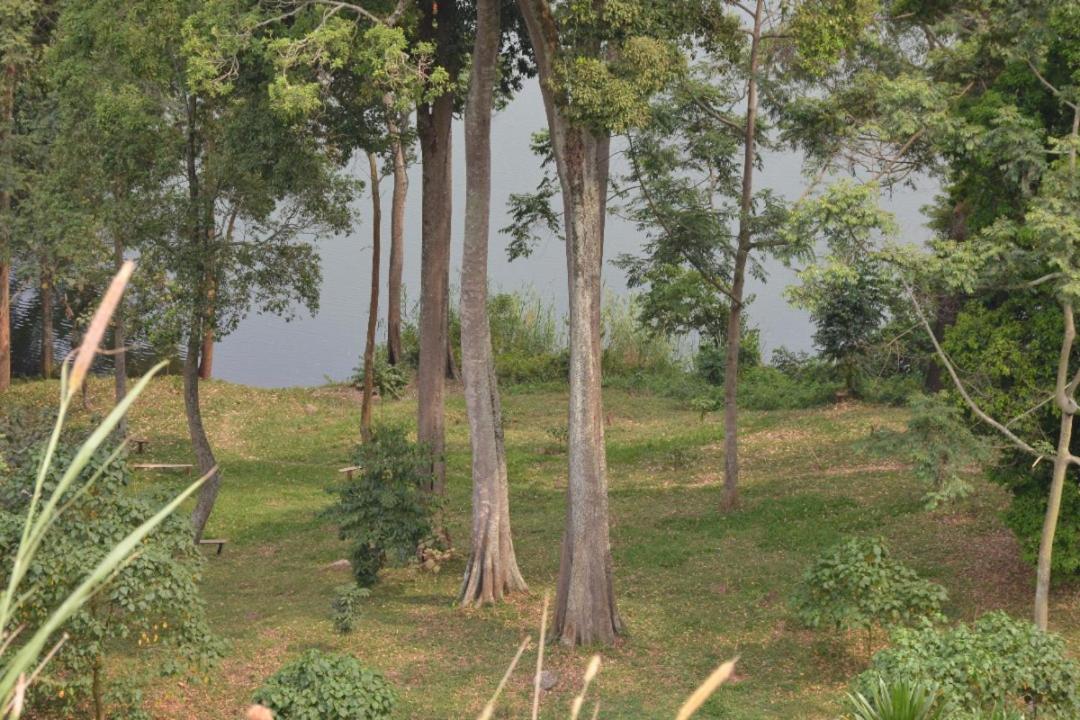 Lake Nyamirima Cottages Fort Portal Exterior photo