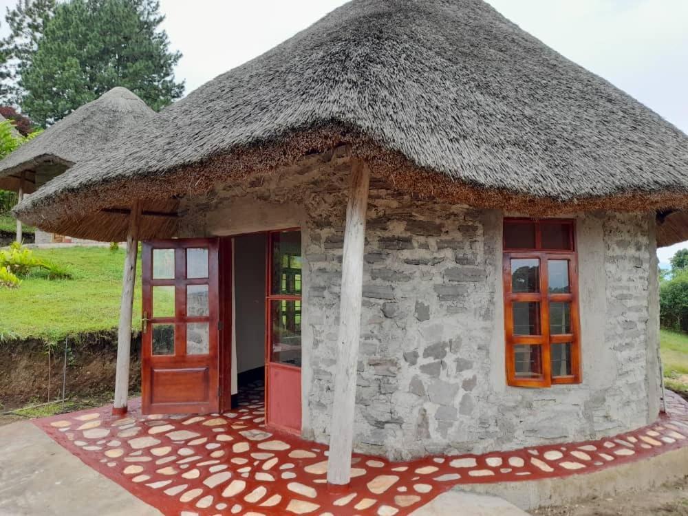 Lake Nyamirima Cottages Fort Portal Exterior photo